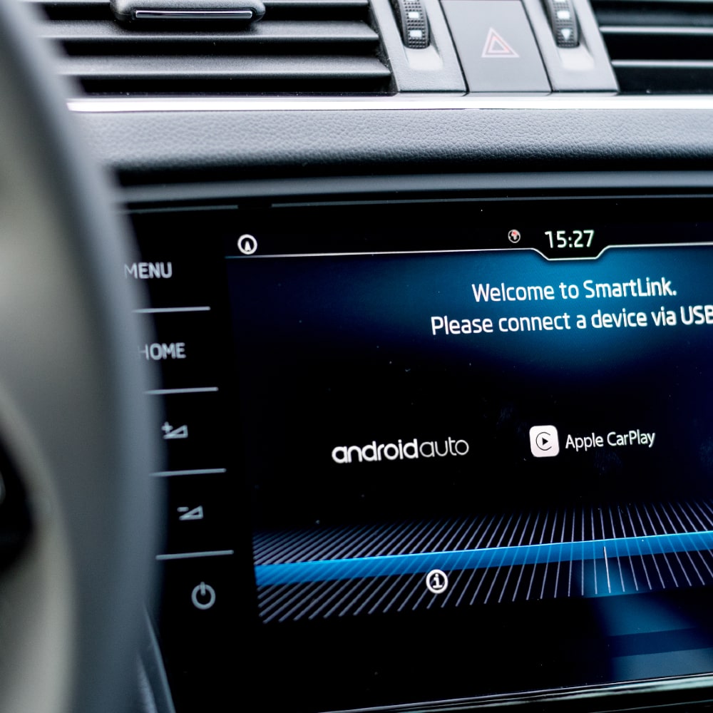 Android Auto and Apple CarPlay on car headunit screen and why we need them